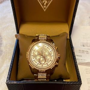 I’m selling a Guess watch (unisex).